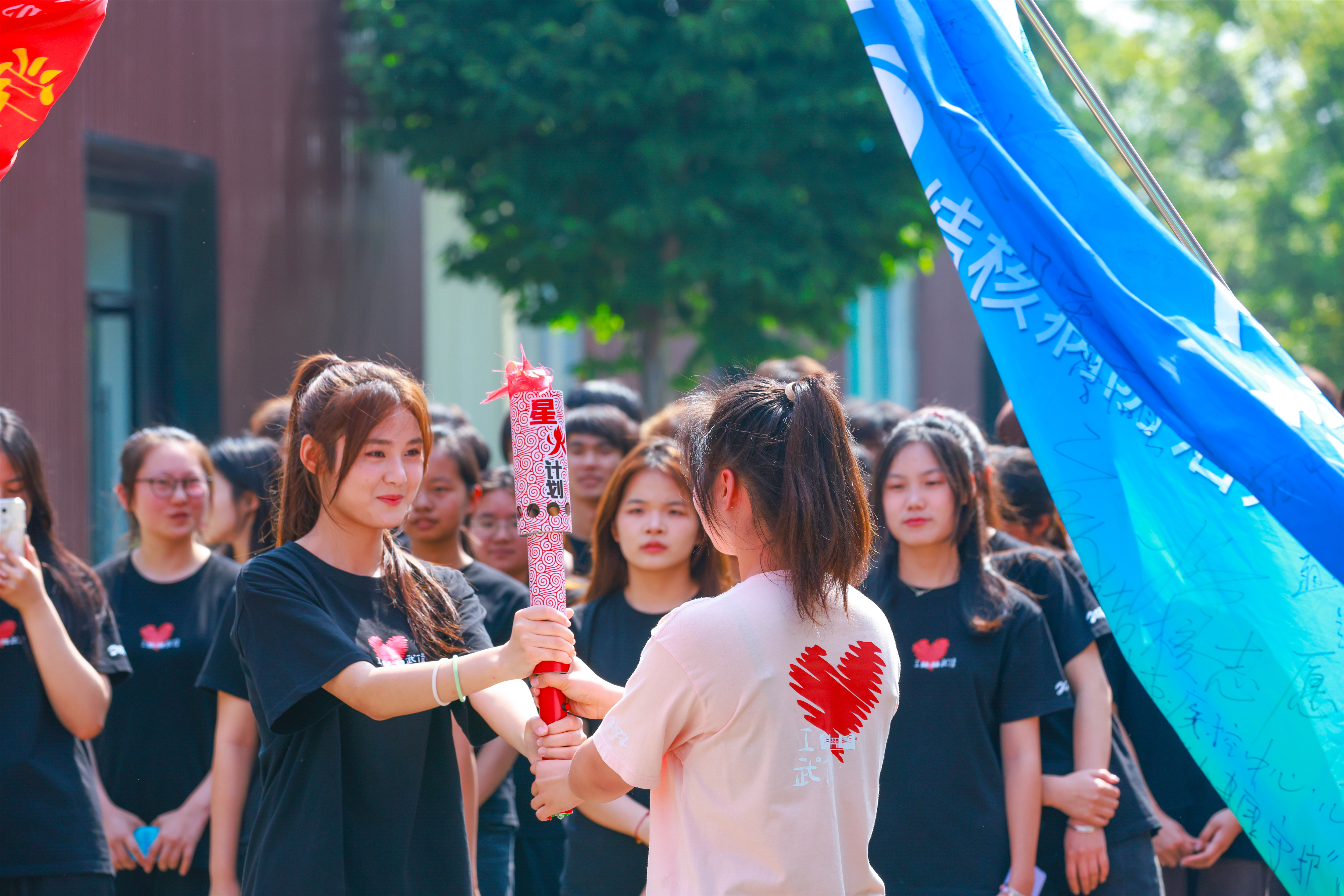 火炬?zhèn)鬟f